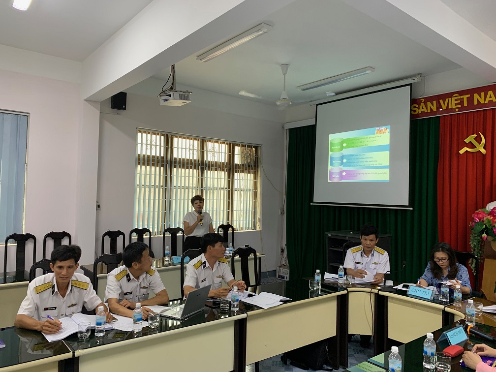 Đại biểu báo cáo tham luận tại hội thảo Đại biểu báo cáo tham luận tại hội thảo